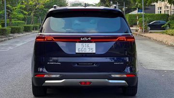 Đuôi xe được thiết kế hình vuông vức, phản ánh phong cách của một chiếc SUV hạng sang cỡ lớn