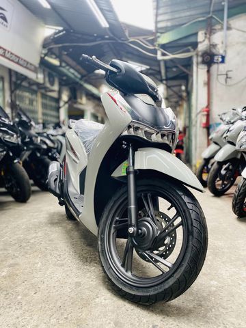 Giá xe Honda SH 160i 2024 tăng thêm 200.000 VNĐ so với năm 2023