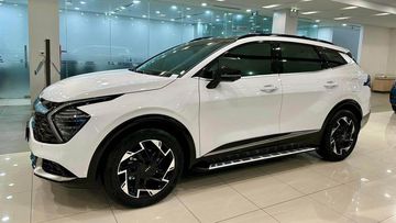 Thân xe Kia Sportage 2024 ấn tượng với thiết kế hiện đại kết hợp giữa hình khối và các đường gân nổi đa tầng độc đáo