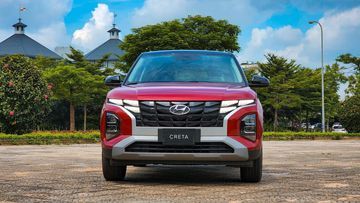 Phần đầu xe Hyundai Creta 2024 được áp dụng triết lý thiết kế “Sensuous Sportiness” của hãng, tạo nên một diện mạo trẻ trung, hấp dẫn và đầy năng động