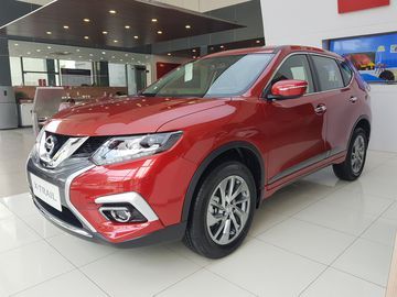 Nissan X-Trail cạnh tranh trực tiếp với Honda CR-V và Mitsubishi Outlander