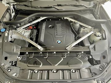 BMW X5 2024 xLine sử dụng động cơ xăng B58 TwinPower Turbo, dung tích 3.0L, công suất tối đa 340 mã lực.