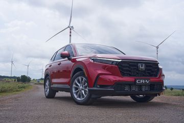 Hệ thống đèn chiếu sáng trên các phiên bản của Honda CR-V 2024 có các tính năng như điều chỉnh góc chiếu, tự động bật/tắt theo cảm biến và theo thời gian.