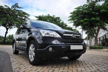 Honda CR-V được giới thiệu lần đầu vào năm 2008 tại Việt Nam, thuộc thế hệ thứ 3 trên toàn cầu