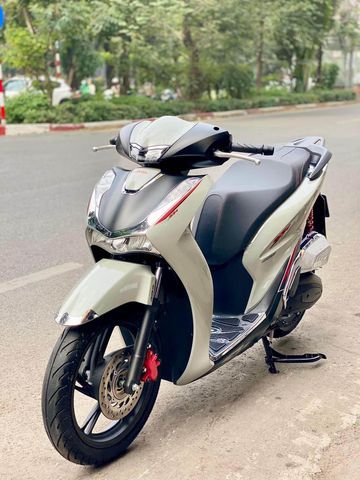 Honda SH 160i 2024 là biểu tượng của sự sang trọng và tiện nghi trong dòng xe tay ga cao cấp của Honda.