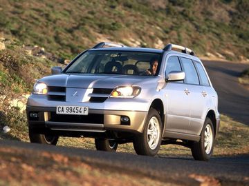 Mitsubishi Outlander thế hệ đầu tiên được lấy cảm hứng từ mẫu xe Mitsubishi ASX