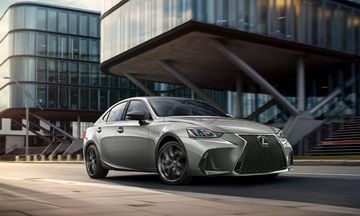 Lexus IS300 F Sport 2024 mang phong cách thể thao và sang trọng