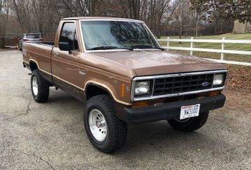 Ford Ranger 1986 được cải thiện về động cơ và nội thất.