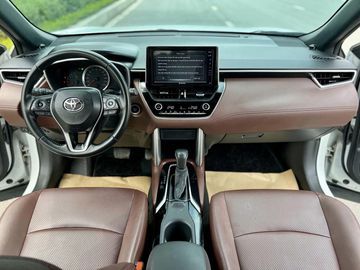 Bố cục nội thất của Toyota Corolla Cross 2023 cũng đem đến sự đổi mới và hiện đại