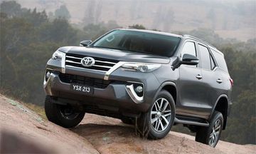 Toyota Fortuner thế hệ thứ hai ra mắt vào năm 2015