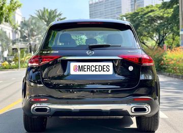 Cụm đèn hậu trên Mercedes GLE 450 4Matic 2024 được thiết kế mới, tinh tế, gọn gàng hơn so với kiểu 3 tầng trước đây