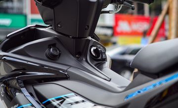 Yamaha Exciter 155 VVA 2023 là dòng xe côn tay phổ thông đầu tiên được trang bị hệ thống khóa thông minh SmartKey.