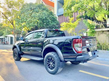 Ford Raptor 2023 được xem là mẫu bán tải hiệu suất cao, có diện mạo bề thế và vững chãi