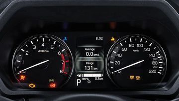 Cụm đồng hồ lái của Toyota Avanza Premio 2022 cung cấp thông tin đầy đủ và trực quan.