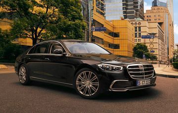 Thông số của S-Class 2023 vượt trội hơn so với S-Class tiền nhiệm, điều này đồng nghĩa với không gian cabin rộng rãi và thoải mái hơn.