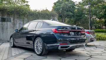 Phần đuôi xe của BMW 7 Series 2023 vẫn tiếp tục mang thiết kế trang trọng và ấn tượng của ngôn ngữ thiết kế tổng thể.