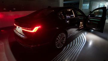 Đèn chào mừng Welcome Light Carpet trên BMW 7 Series 2023