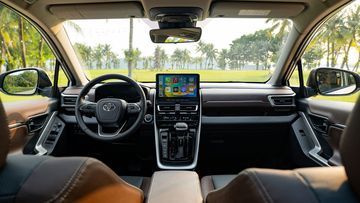 Bảng điều khiển của Toyota Innova 2024 được thiết kế mới với triết lý hiện đại, tập trung vào người dùng.