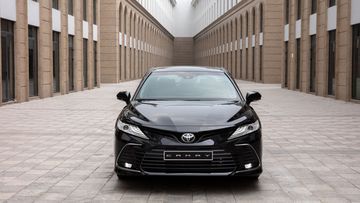 Đầu Xe Toyota Camry 2022 Được Điều Chỉnh Nhẹ Thiết Kế Phần Hốc Hút Gió Phía Trước