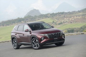 Gương chiếu hậu của Tucson 2022 vẫn được đặt ở góc trụ A chứ không chuyển sang phần thân xe như phong cách chung của ngành công nghiệp ô tô.