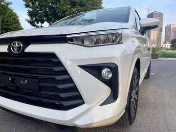 Cận cảnh hệ thống đèn chiếu sáng trước trên Toyota Avanza 2023