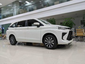 Thân xe Toyota Avanza 2023 có những chi tiết dập nổi gãy góc hơn