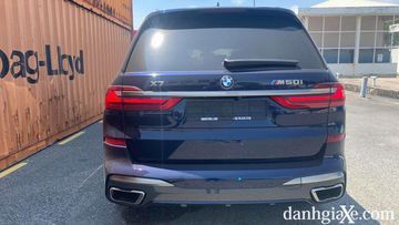 Phần đuôi của BMW X7 nhấn mạnh sự to lớn của một mẫu SAV hàng đầu.