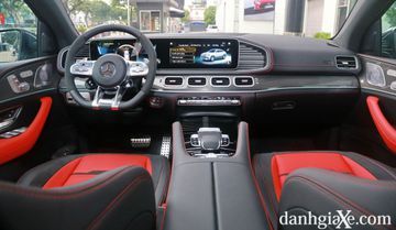 GLE là mẫu xe đầu tiên của Mercedes-Benz tại Việt Nam được trang bị giao diện MBUX (Mercedes-Benz User Experience).