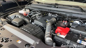 Ford Everest 2021 sử dụng động cơ diesel với hệ thống turbo tăng áp kép