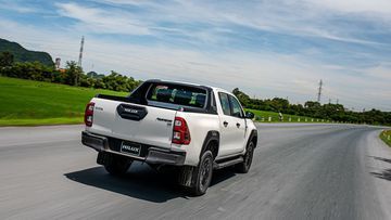 Mytour-toyota-hilux-2020-viet-nam-31-112122 (1).jpg