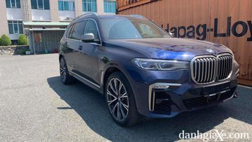 BMW X7 dễ dàng nhận biết với vẻ ngoài mạnh mẽ và thiết kế phần đầu thẳng đứng