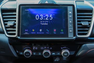 Màn Hình Giải Trí Trung Tâm Kích Thước 8 Inch Hỗ Trợ Các Kết Nối Bluetooth/ Apple Carplay/ Android Auto/ USB/ Đài AM/ FM