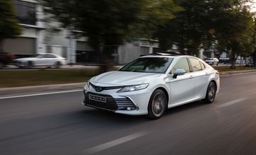 Trong lần nâng cấp này, nhận thấy Toyota Camry 2023 đã trang bị hoàn toàn các khối động cơ mới, mang lại sức mạnh mạnh mẽ hơn rất nhiều so với động cơ cũ