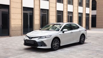 Từ lần đầu tiên tiếp xúc, Toyota Camry 2023 đã thu hút mọi ánh nhìn và làm mãn những giác quan bằng vẻ ngoài thanh lịch, sang trọng và đẳng cấp.