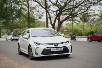 Thiết kế của Altis có nhiều điểm tương đồng với đàn anh Camry.