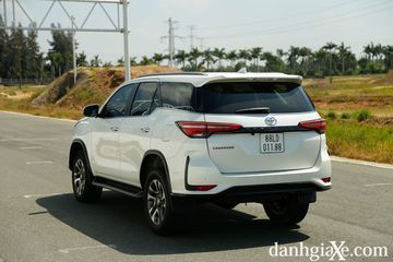 Fortuner 2022 có tổng cộng 5 phiên bản lắp ráp trong nước và 2 phiên bản nhập khẩu có động cơ xăng.