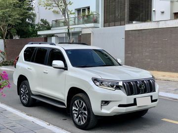 Khi nói đến danh sách các mẫu xe Toyota 7 chỗ đang được bán tại Việt Nam, Land Prado chắc chắn là một trong những cái tên không thể bỏ qua.