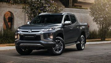 Mitsubishi Triton 2021 mang vẻ ngoại hình mạnh mẽ và nam tính của dòng xe bán tải.