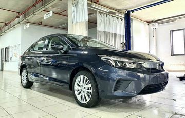 Gương chiếu hậu trên Honda City được đặt trên thân xe