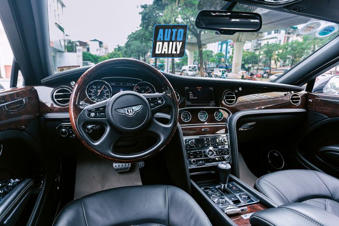 Bentley Mulsanne duy nhất tại Việt Nam đang bày bán, giá rẻ bằng S 450 Maybach mới bentley-mulsanne-le-mans-Mytour-11.JPG