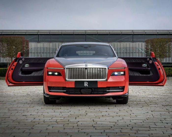 Rolls-Royce ra mắt bộ sưu tập xe mới trước thềm triển lãm ô tô Bắc Kinh Rolls-Royce-Spirit-of-Expression-collection-422-15.webp