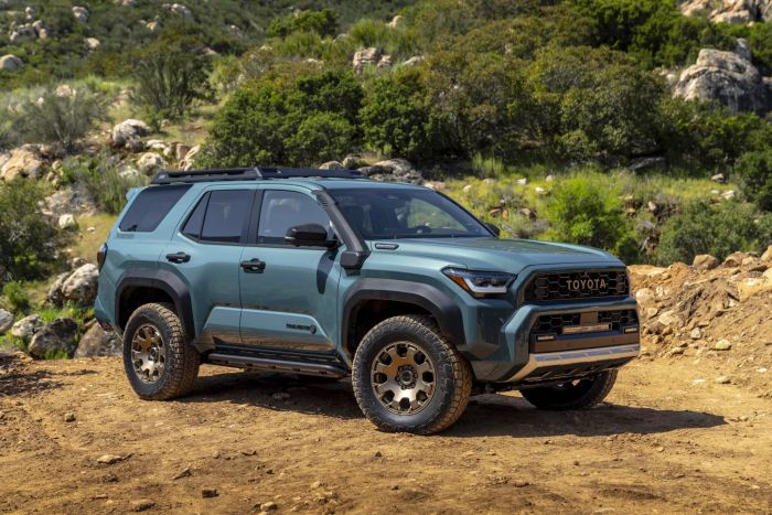 Toyota 4Runner 2025 chào đón thị trường với sự cải tiến đáng chú ý, sẵn sàng đọ sức với Wrangler và Bronco 2025-toyota-4runner-trailhunter-everest-005-2048x1366.webp