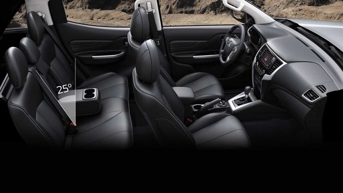 Đánh giá Mitsubishi Triton 2020 có giá 865 triệu su-interior.jpg