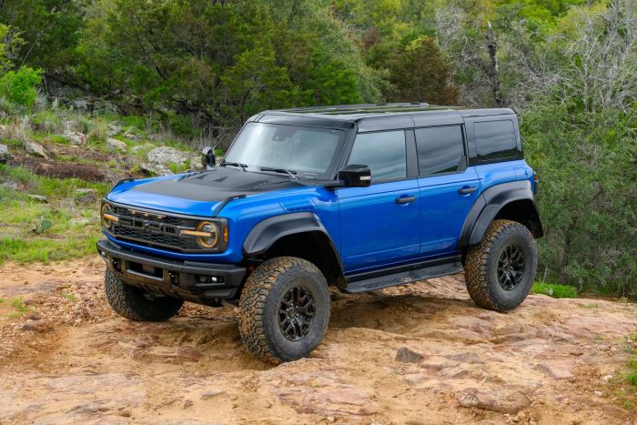 Phiên bản Ford Bronco Raptor mới mang diện mạo mạo hiểm hơn với bộ cánh màu tối bronco-raptor-black-appearance-package-0408-1.webp