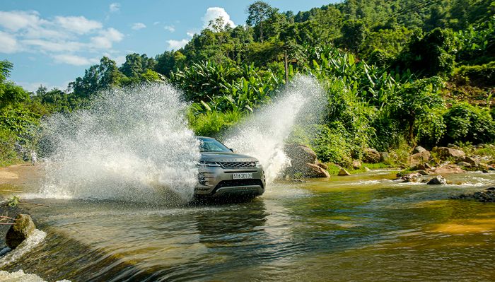 Trèo đèo, lội suối săn mây Y Tý trên chiếc Land Rover sang trọng landrover-road-trip-2020-day1-38.JPG