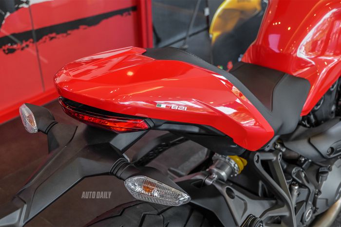 Ducati Monster 821 Stealth: Sự đổi mới như thế nào so với phiên bản gốc? ducati-monster-821-25.jpg