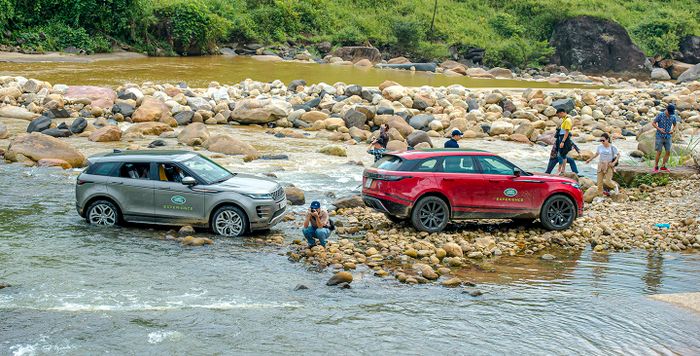 Chinh phục những con đèo, lội suối để săn mây tại Y Tý trên chiếc Land Rover landrover-road-trip-2020-day2-8.JPG