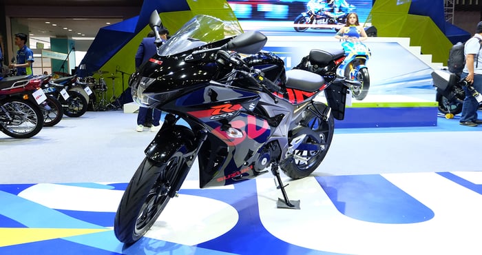 Yamaha YZF-R15 V3 và Suzuki GSX-R150 trong phân khúc giá 80 triệu đồng. suzuki-gsx-r150-2017-7.jpg