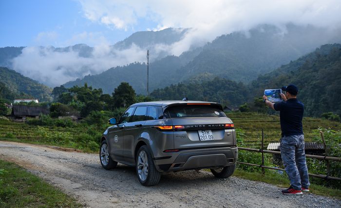 Trèo đèo, lội suối săn mây Y Tý trên chiếc Land Rover sang trọng dsc-9701-copy.jpg