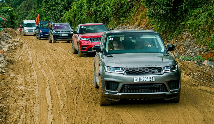 Chinh phục đèo núi, vượt suối để săn mây tại Y Tý trên chiếc Land Rover landrover-road-trip-2020-day3-3.JPG